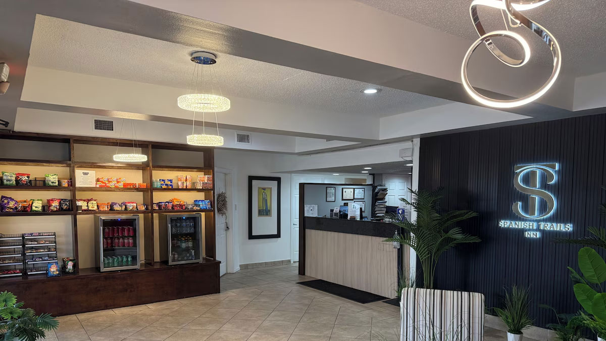 Spanish Trails Inn front desk and market area