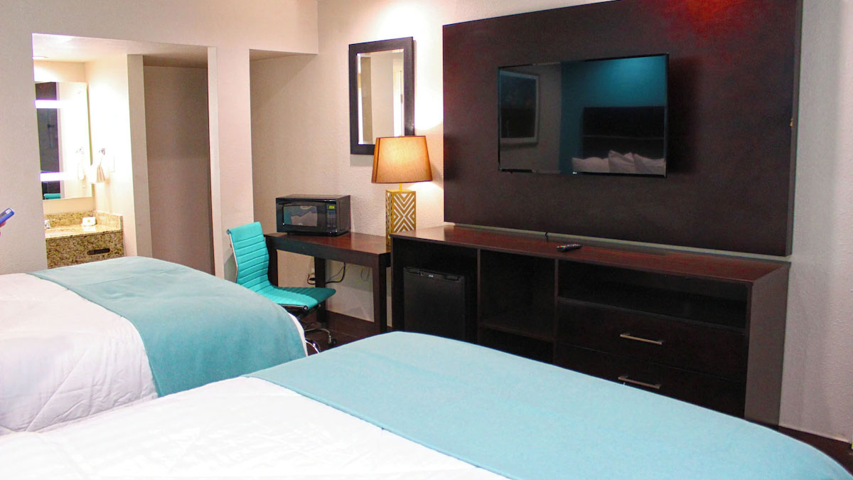 King room entertainment area