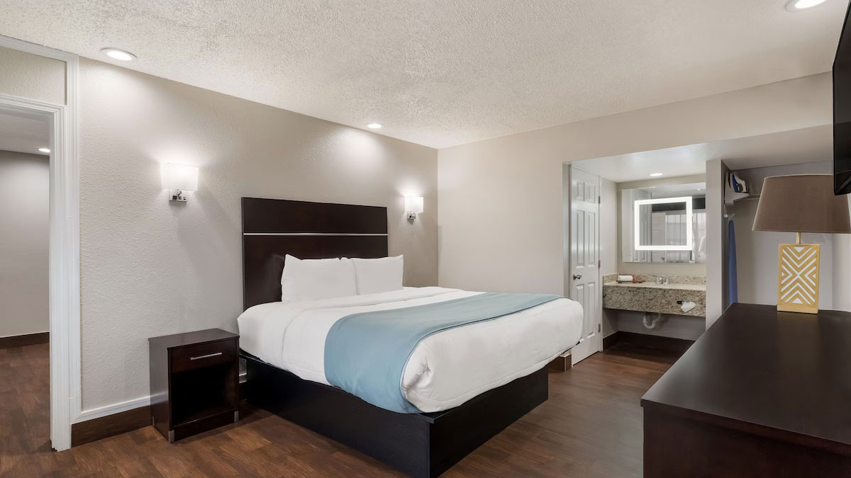 King room at Spanish Trails Inn