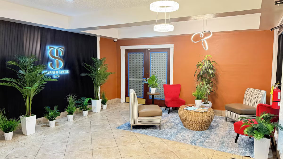 Spanish Trails Inn lobby lounge